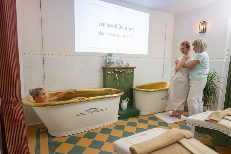 Zlaté vany v Jurkovičově domě Zlaté vany v Jurkovičově domě